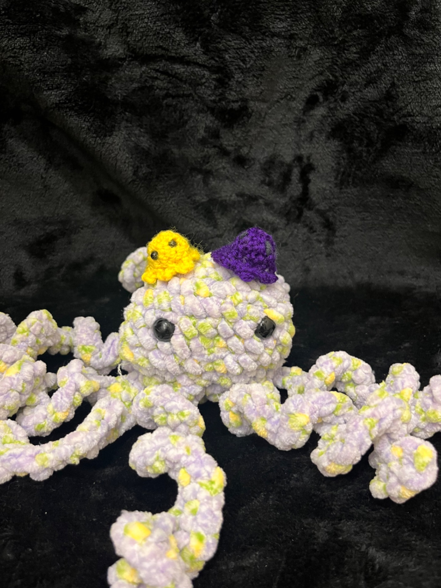 TAP HERE FOR MORE- This is an Octopus mom and her babies. The babies have a pocket on the underbelly where they hide. 